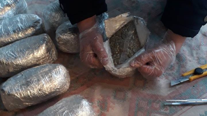 Un şofer a încercat să iasă din țară cu trei kilograme de marijuana. Unde urma să ajungă marfa (VIDEO)