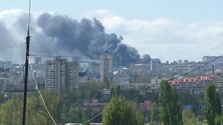 INCENDIU PUTERNIC în Capitală. Circulaţia pe strada Academiei a fost ÎNCHISĂ (FOTO/VIDEO)