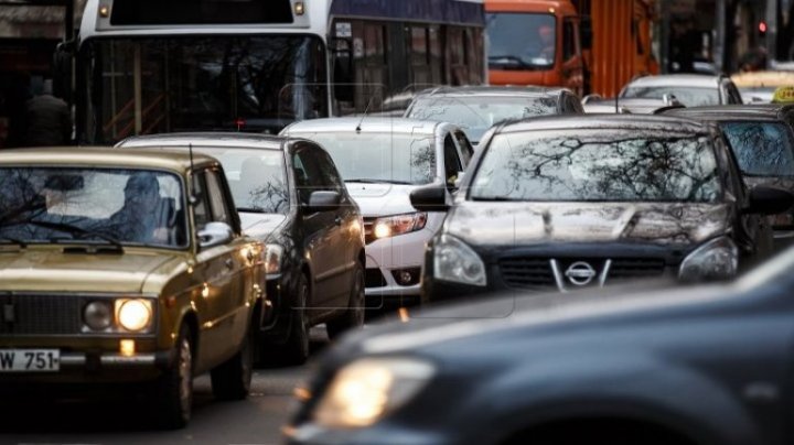  InfoTrafic: Două accidente rutiere în Capitală. Unde se circulă cu dificultate