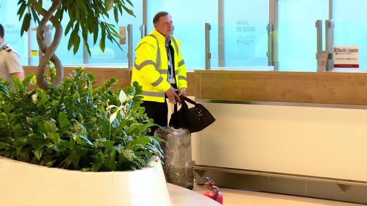 Simulare de amploare pe Aeroportul din Chişinău. Peste 200 de angajaţi şi pasageri au fost evacuaţi, după ce un ghişeu a luat foc