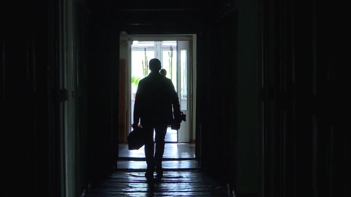 Angajaţii Institutului de Zoologie muncesc în condiţii grele. Nu pot desfăşura cercetări, din cauza lipsei de curent electric