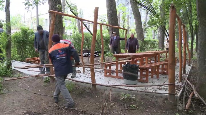 Demolare cu scandal în parcul Râşcani din Capitală: Mai multe foişoare, dezafectate