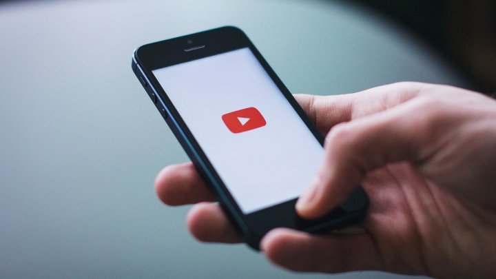 YouTube a eliminat 8,3 milioane de videoclipuri în trei luni. Materiale video au fost marcate ca fiind abuzive