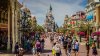 Oferte pentru minivacanţa de 1 iunie: Cât costă o vizită la delfinariul din Odesa sau la Disneyland-ul din Paris