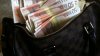 O femeie din Tiraspol a găsit pe drum o geantă cu 3.000 DE EURO și 100 DE DOLARI. Ce a făcut cu banii (FOTO/VIDEO)