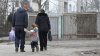Moldoveni cu suflet mare! Asistenţii parentali cresc copii străini cu bani din propriul buzunar  