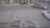 ŞOCANT: O fetiţă de 11 ani sare din maşină în mers. Cine se afla la volanul automobilului (VIDEO)
