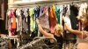 Cum se fură haine din mall. Metoda ingenioasă folosită de două tinere (VIDEO)