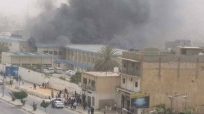 Atac sinucigaș la sediul comisiei electorale din Tripoli. Cel puțin șapte oameni au murit
