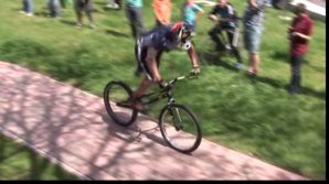 UIMITOR! A fost creată bicicleta care "creşte" odată cu utilizatorul