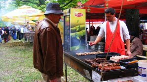 Tradiții și obiceiuri de 1 Mai! Cum au sărbătorit moldovenii Ziua Muncii