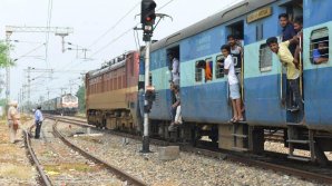 A scăpat de moarte ca prin urechile acului. O fetiţă, la un pas să cadă sub roţile unui tren