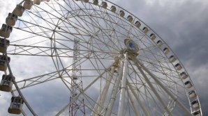 Momente dramatice într-un parc de distracţii: Şapte copii au căzut dintr-un carusel. Sunt morţi (VIDEO)