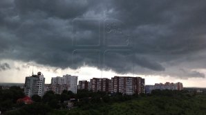 Ploi de scurtă durată, iar vântul va sufla slab. Câte grade vor indica termometrele