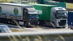 Şoferii români de TIR, OBLIGAŢI să se cazeze la hoteluri în Franţa şi Belgia. Ce amenzi primesc dacă nu se conformează