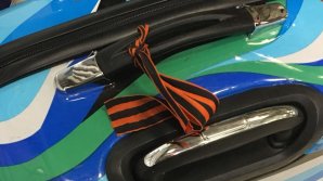 Panglica Sf. Gheorghe le-a stricat călătoria. Doi turişti ruşi au întorşi de unde au venit în aeroportul din Kiev