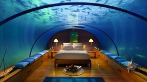 Au investit 15 milioane de dolari. Cum arată prima reşedinţă construită integral sub apă (FOTO)