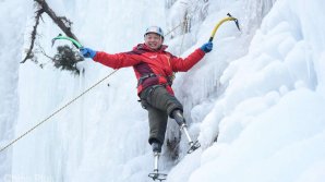 A avut un vis și l-a împlinit! Cum a reușit un chinez cu picioarele amputate să cucerească vârful Everest