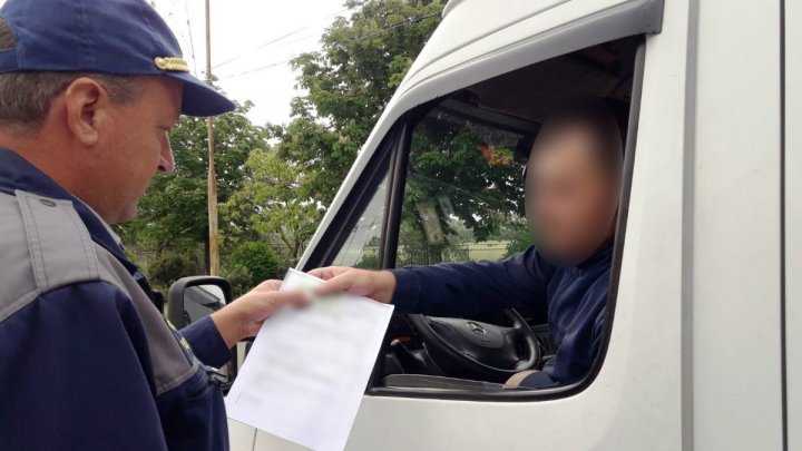 Un moldovean, prins de poliţiştii români de frontieră în timp ce transporta ilegal motorină