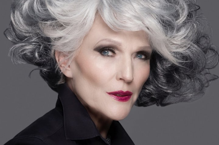 Mama patronului Tesla, model la 70 de ani. Cum arată Maye Musk