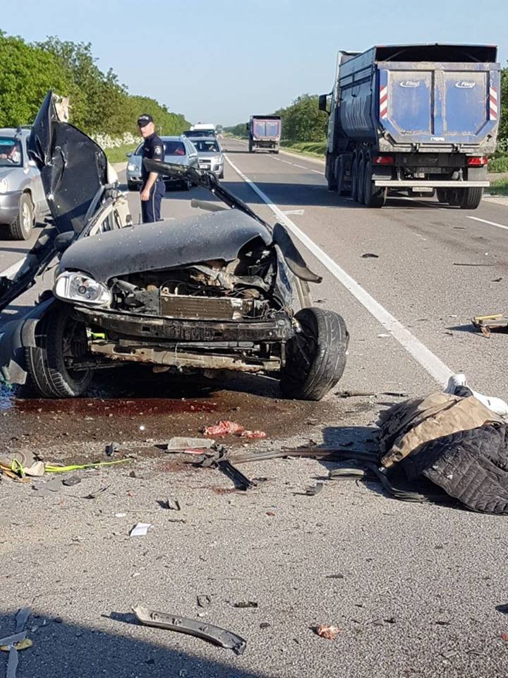 Detalii noi privind ACCIDENTUL CUMPLIT de la Orhei. Un tânăr mort şi o maşină ruptă în două. Prietenii victimei, ŞOCAŢI (FOTO)