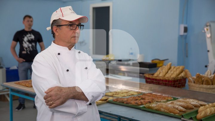 Delicii italiene la Cimişlia. 12 persoane au învăţat secretele patiseriei şi brutăriei de la un bucătar din Italia (FOTOREPORT)