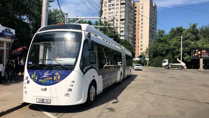 Autobuzul electric din Belarus a ajuns la Chişinău. Când îl vom putea testa (GALERIE FOTO)