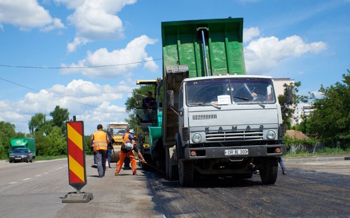 Marea reparaţie a drumurilor de la Orhei este în toi. Autorităţile vor asfalta peste doi kilometri din strada Vasile Lupu