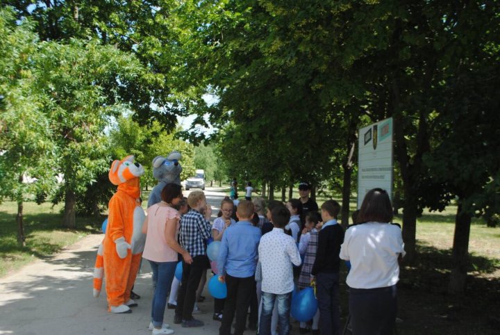 Află cum să te fereşti de hoţii de buzunare! La Criuleni a fost inaugurată Aleea Siguranței