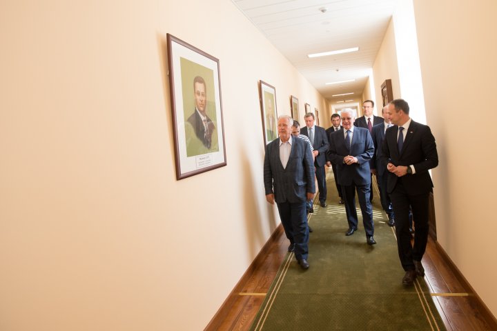 Foștii președinți ai Legislativului, în vizită de Ziua Parlamentului (GALERIE FOTO)