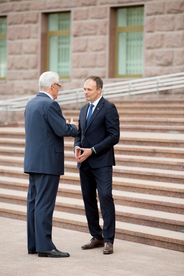 Foștii președinți ai Legislativului, în vizită de Ziua Parlamentului (GALERIE FOTO)