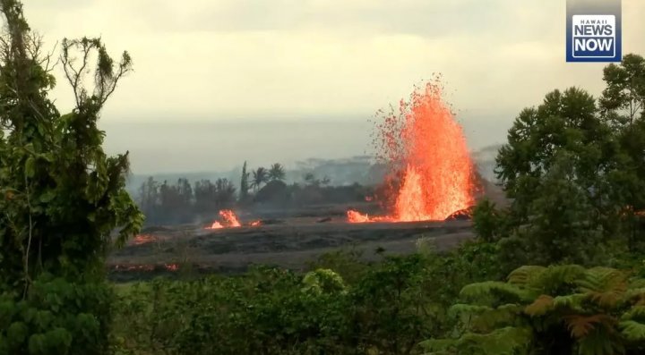 FÂNTÂNĂ ARTEZIANĂ DE LAVĂ în Hawaii. Imagini spectaculoase cu lava care țășnește din pământ (FOTO/VIDEO)