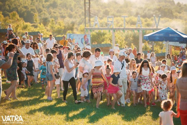 Sărbătorim copilăria împreună! Vatra organizează şi în acest an Carnavalul Copiilor. Ce surprize îi aşteaptă pe micuţi (FOTO)