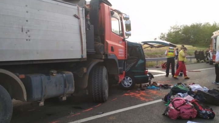 Șapte români au murit într-un ACCIDENT CUMPLIT în Ungaria. Microbuzul în care se aflau victimele făcut zob 