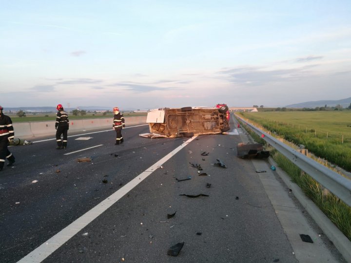 Un moldovean de 32 de ani a murit în România. A pierdut controlul volanului și s-a izbit violent în parapet (FOTO)