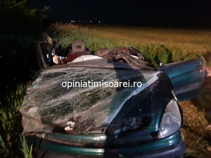 Grav accident în judeţul Timişoara: Cinci oameni au murit, iar un copil a fost rănit (IMAGINI ŞOCANTE)