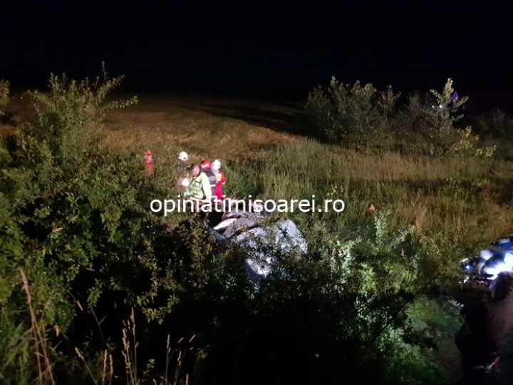 Grav accident în judeţul Timişoara: Cinci oameni au murit, iar un copil a fost rănit (IMAGINI ŞOCANTE)