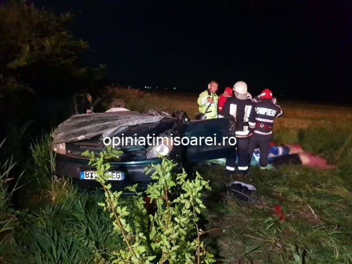 Grav accident în judeţul Timişoara: Cinci oameni au murit, iar un copil a fost rănit (IMAGINI ŞOCANTE)