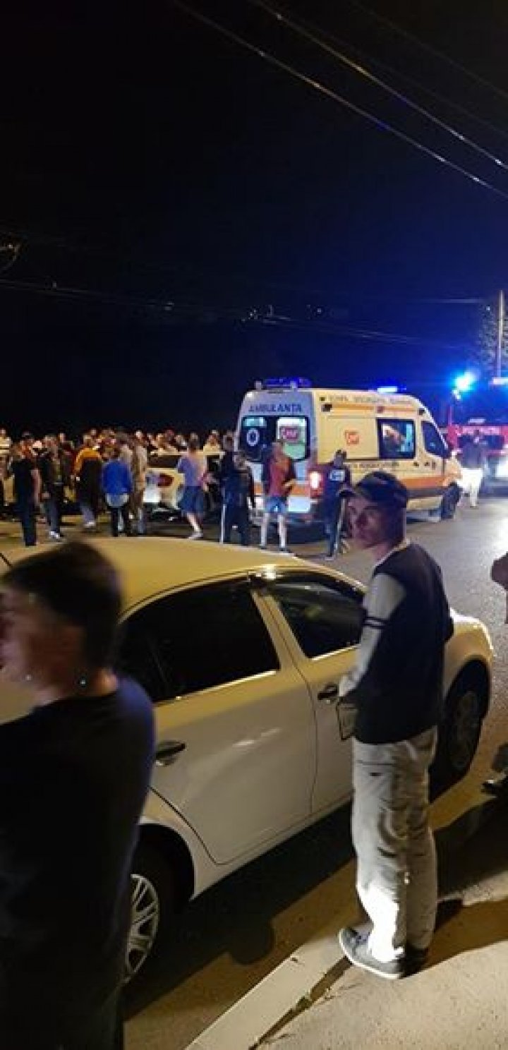 Şase persoane, în STARE GRAVĂ la spital după ce un VITEZOMAN a lovit trei maşini în Capitală (FOTO/VIDEO)