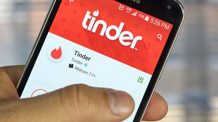 Tinder a introdus o clauză care interzice utilizatorilor să dea în judecată producătorii aplicaţiei