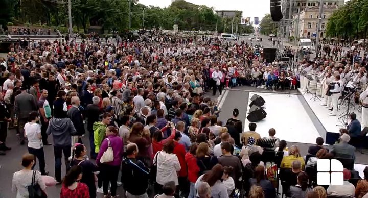 Spectacol de amploare de 9 mai la Chişinău (LIVE VIDEO)