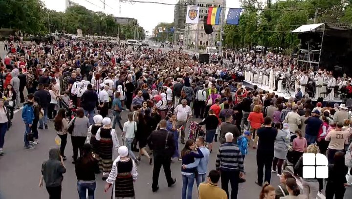 Spectacol de amploare de 9 mai la Chişinău (LIVE VIDEO)