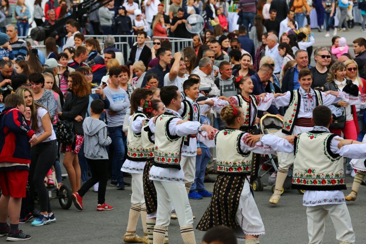 Spectacol de amploare de 9 mai la Chişinău (LIVE VIDEO)