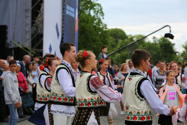 Spectacol de amploare de 9 mai la Chişinău (LIVE VIDEO)