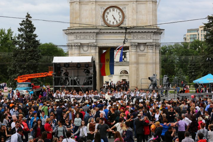 Spectacol de amploare de 9 mai la Chişinău (LIVE VIDEO)