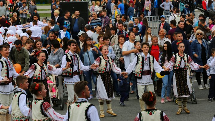 Spectacol de amploare de 9 mai la Chişinău (LIVE VIDEO)