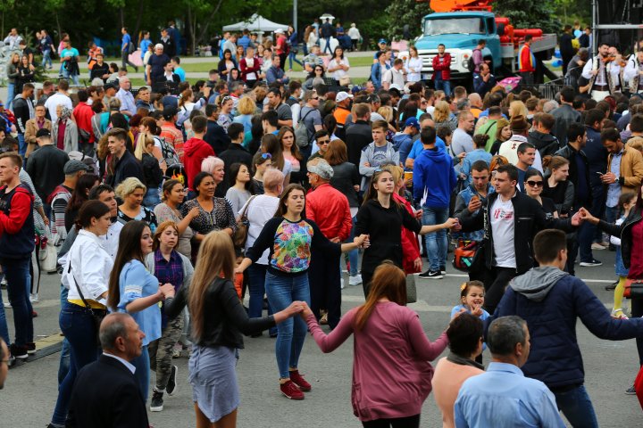 Spectacol de amploare de 9 mai la Chişinău (LIVE VIDEO)