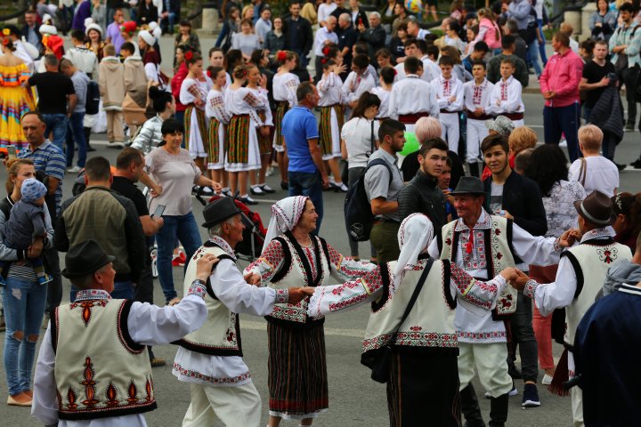 Spectacol de amploare de 9 mai la Chişinău (LIVE VIDEO)