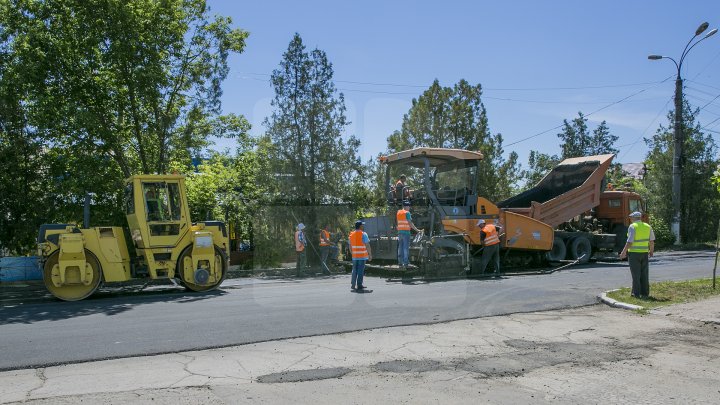 Programul Drumuri bune pentru Moldova. Drumurile din raionul Criuleni sunt în plină reparaţie (FOTOREPORT)