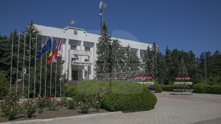 Programul Drumuri bune pentru Moldova. Drumurile din raionul Criuleni sunt în plină reparaţie (FOTOREPORT)